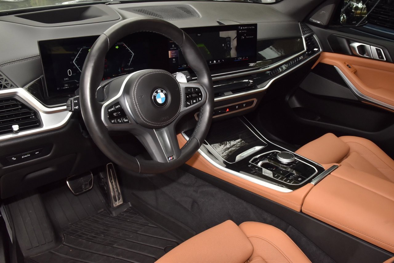 Used 2025 BMW X5 xDrive40i w/ M Sport Package AWD/4WD image 32