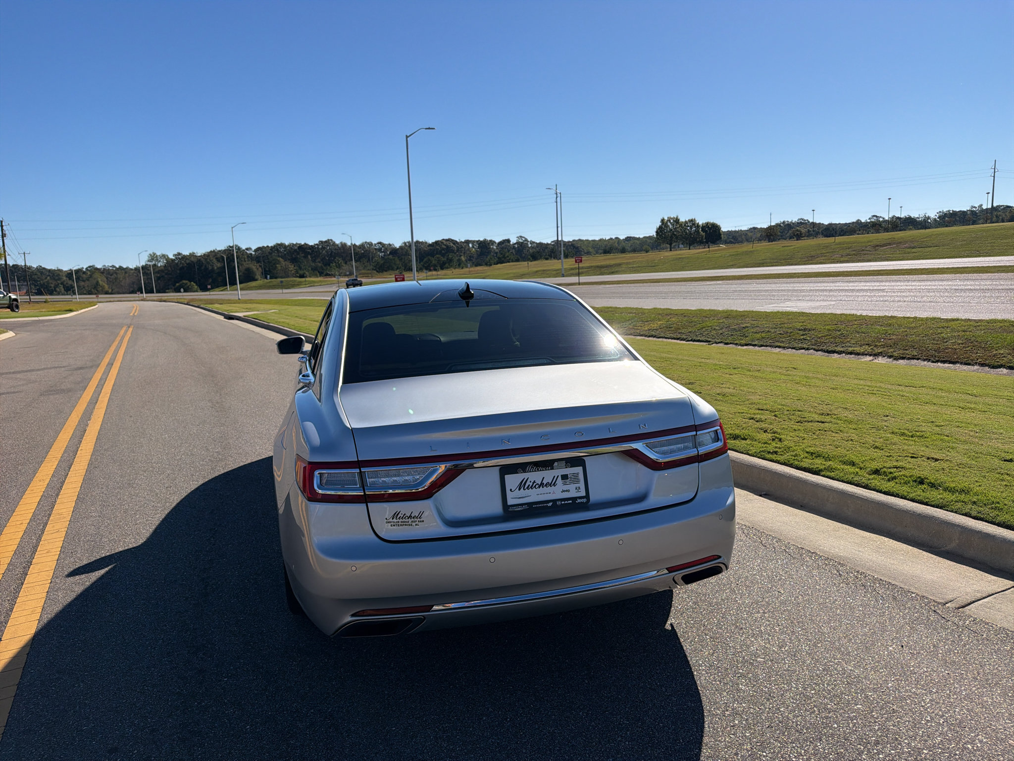 Used 2019 Lincoln Continental Reserve FWD image 8