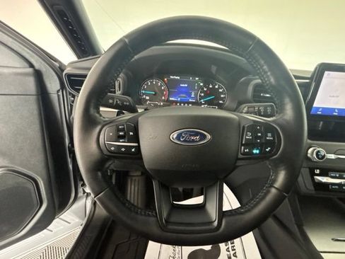 Used 2020 Ford Explorer XLT AWD/4WD image 3