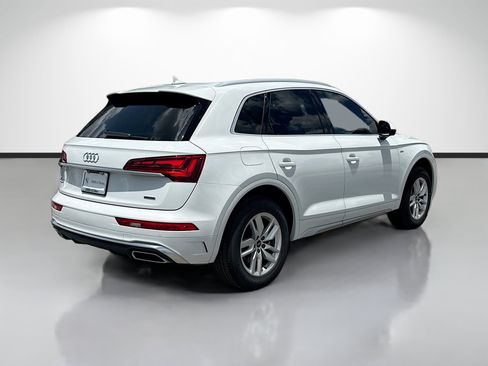 Used 2022 Audi Q5 2.0T Premium w/ Convenience Package AWD/4WD image 3
