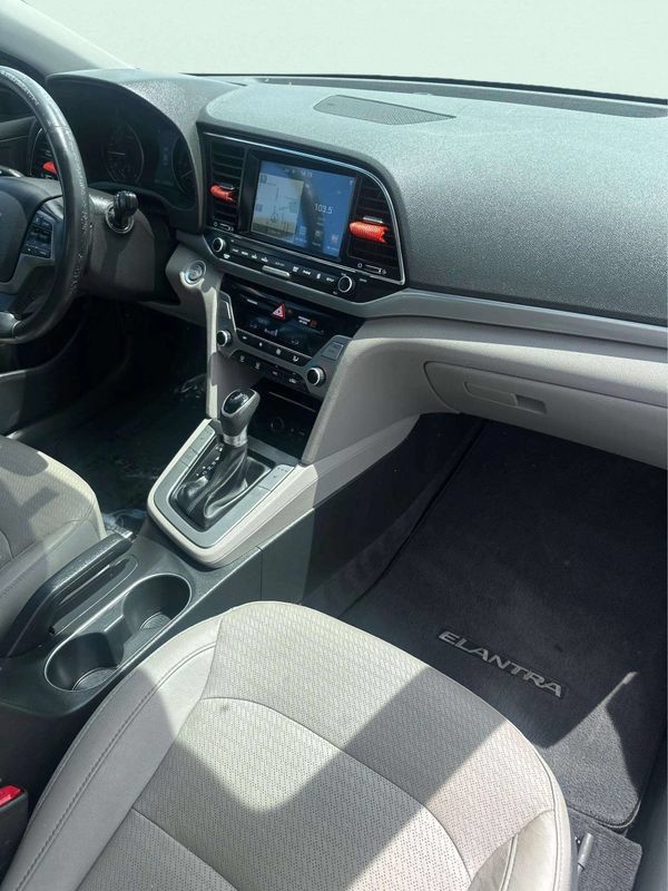 Used 2017 Hyundai Elantra Limited w/ Limited Tech Package 04 FWD image 9