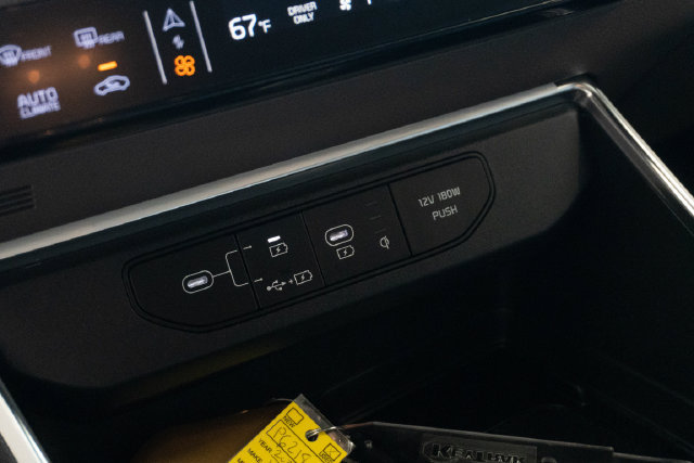 Used 2026 Kia Carnival EX FWD image 30