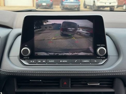 Used 2023 Nissan Rogue S AWD/4WD image 4