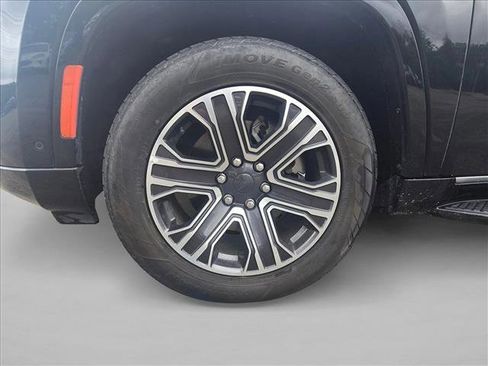 Used 2023 Jeep Wagoneer L Series II AWD/4WD image 10