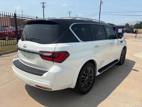 Used 2024 INFINITI QX80 Sensory AWD/4WD image 4