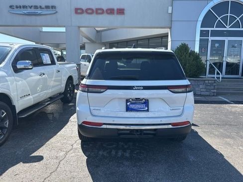 Used 2023 Jeep Grand Cherokee Laredo image 11