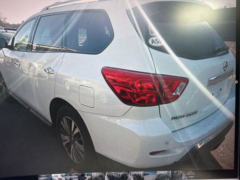 Used 2017 Nissan Pathfinder SL image 2
