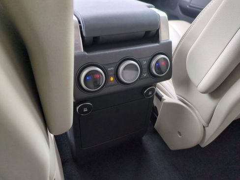 Used 2020 Land Rover Discovery Landmark AWD/4WD image 13