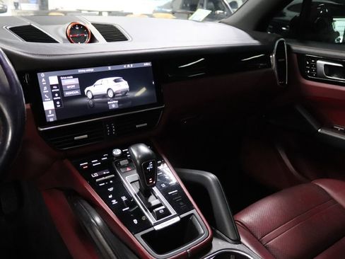 Used 2019 Porsche Cayenne image 30