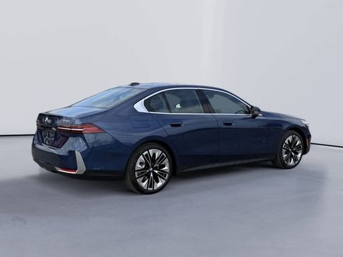 New 2026 BMW 530i xDrive w/ Executive Package image 3