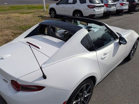 Used 2017 MAZDA MX-5 Miata RF Grand Touring image 19