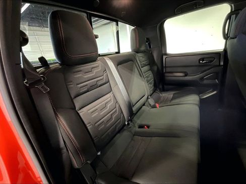 Used 2025 Nissan Frontier PRO-4X image 34