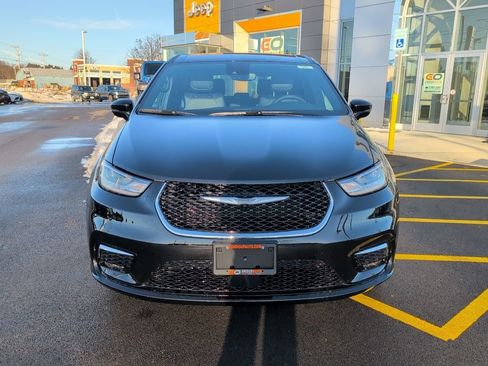 New 2026 Chrysler Pacifica Select image 2