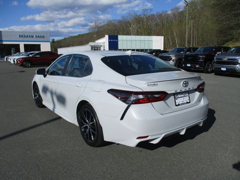 Used 2024 Toyota Camry SE w/ Cold Weather Package AWD/4WD image 7