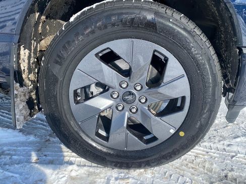 Used 2023 Ford F150 Lightning Lariat image 38