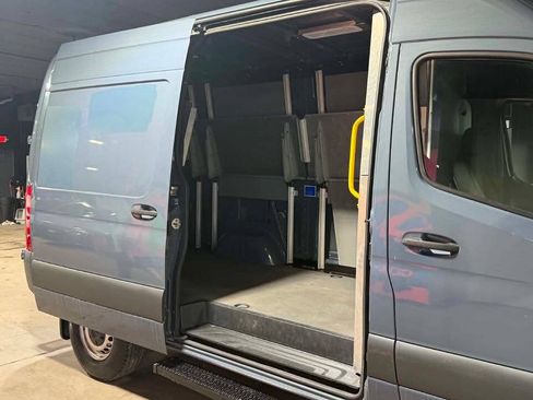 Used 2019 Mercedes-Benz Sprinter 144 image 9
