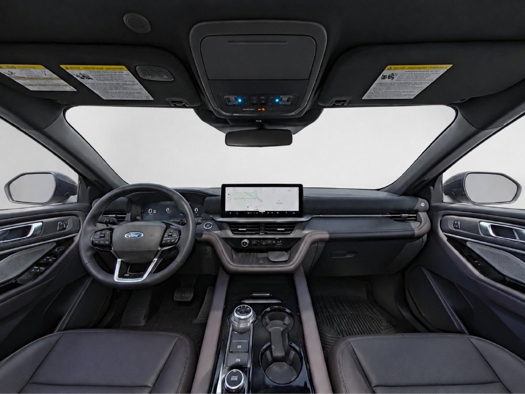 Used 2025 Ford Explorer Platinum RWD image 17