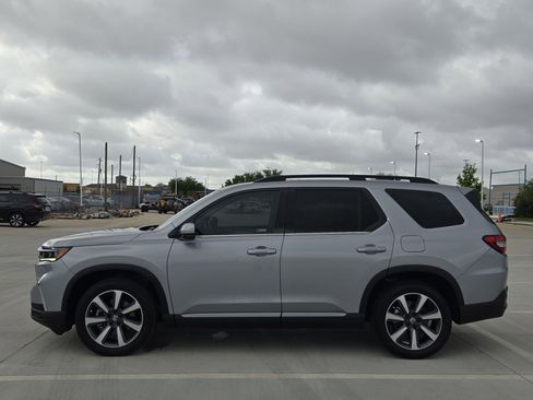 Used 2025 Honda Pilot Elite image 7