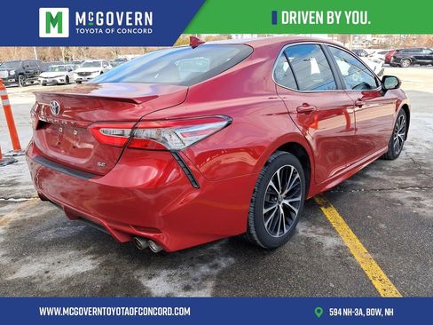 Used 2019 Toyota Camry SE image 4
