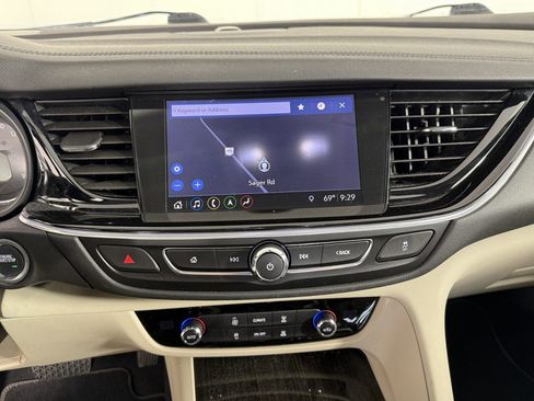 Used 2019 Buick Regal Preferred w/ Driver Confidence Package I image 17