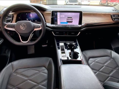 Used 2024 Volkswagen Atlas SE FWD image 16