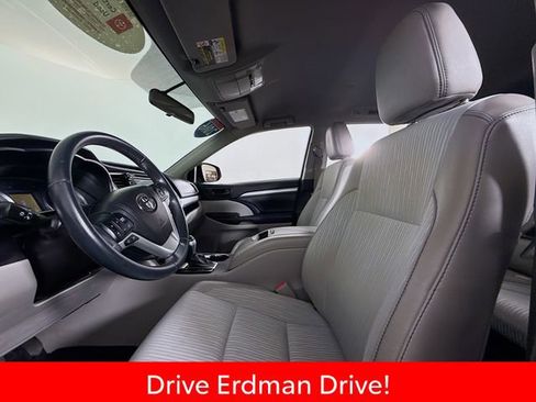 Certified 2016 Toyota Highlander Plus FWD image 6