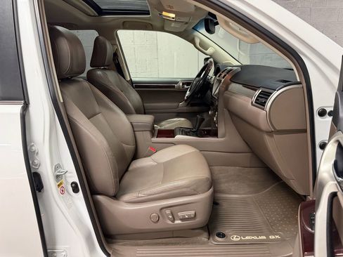 Used 2016 Lexus GX 460 image 29
