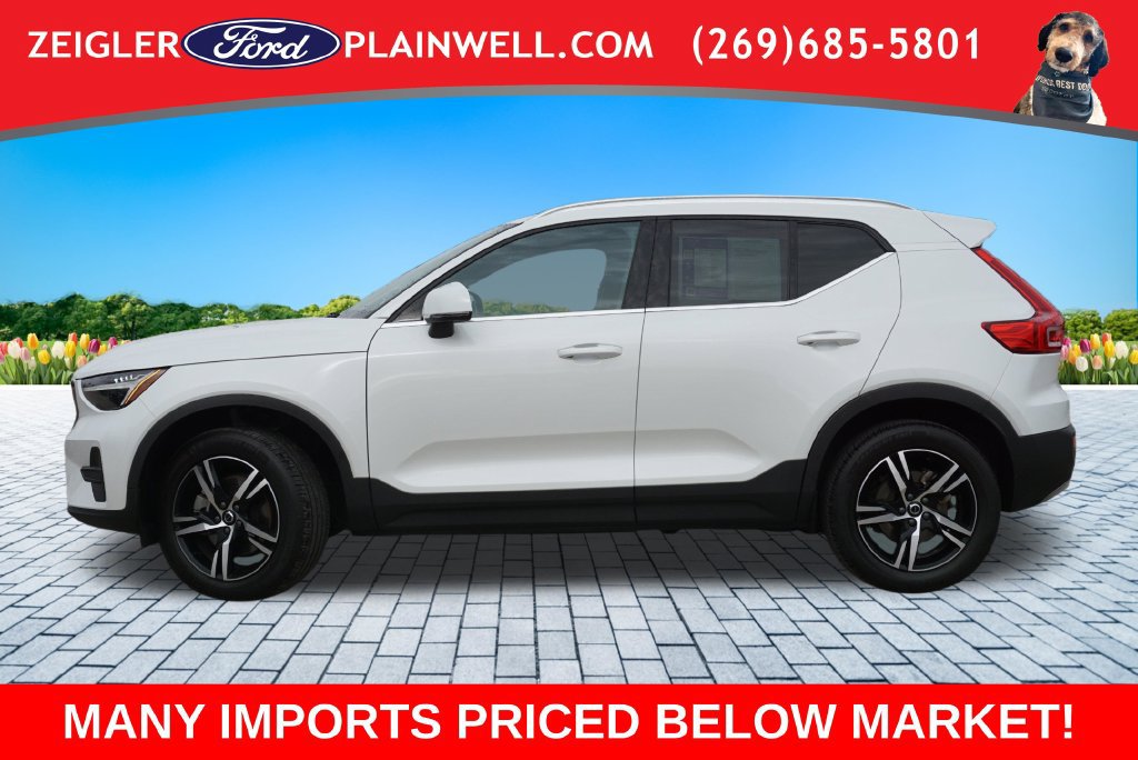 Used 2024 Volvo XC40 B5 Core AWD/4WD image 2