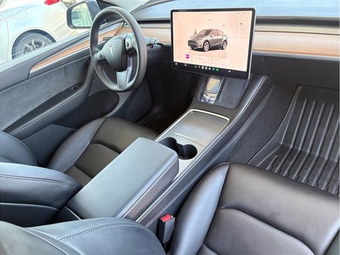 Used 2023 Tesla Model Y Long Range AWD/4WD image 21