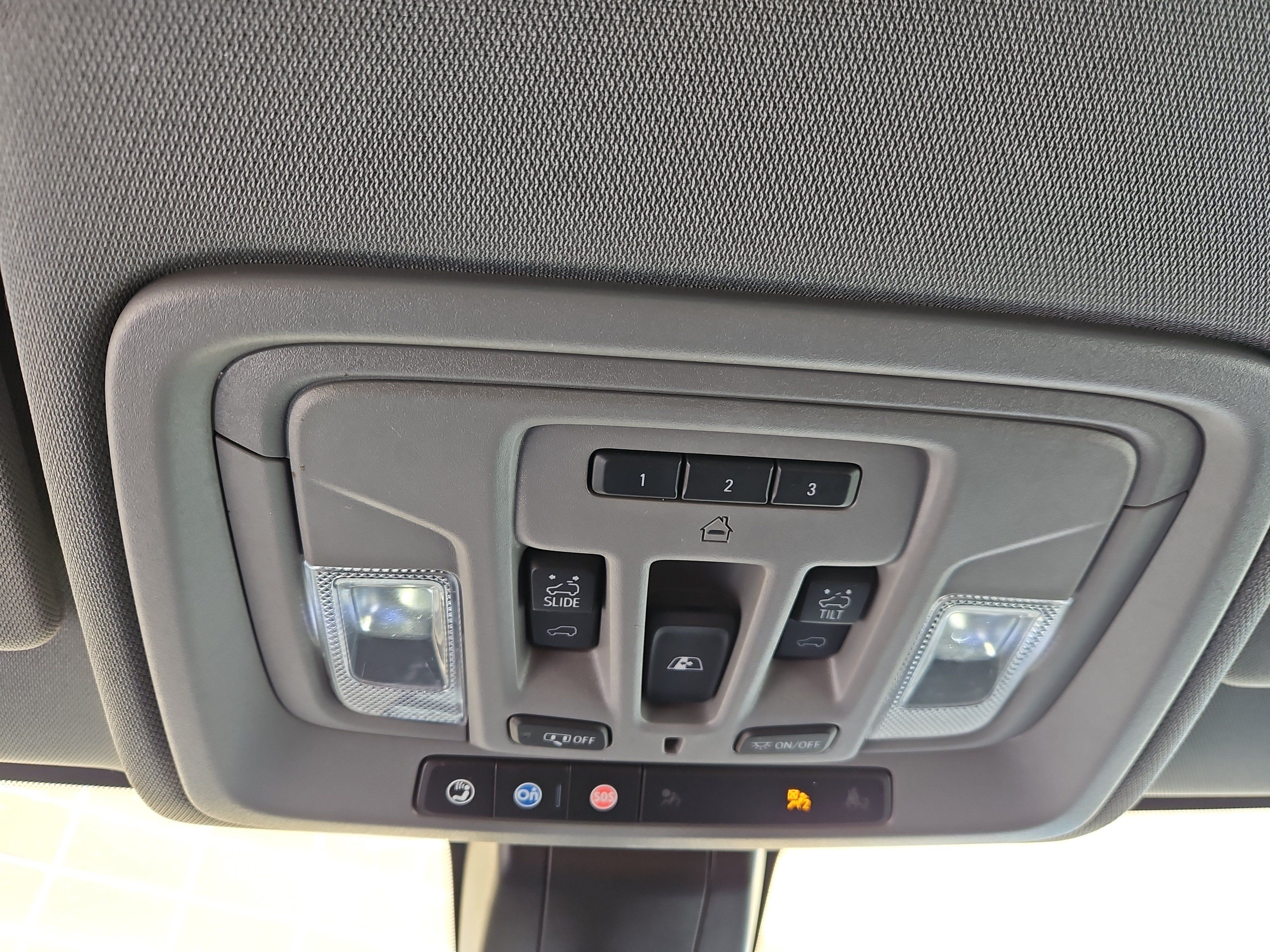 Used 2022 GMC Sierra 3500 Denali w/ Technology Package AWD/4WD image 5