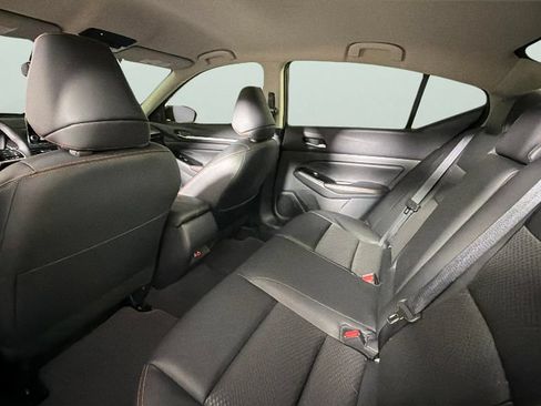 Used 2024 Nissan Altima 2.5 SR FWD image 28