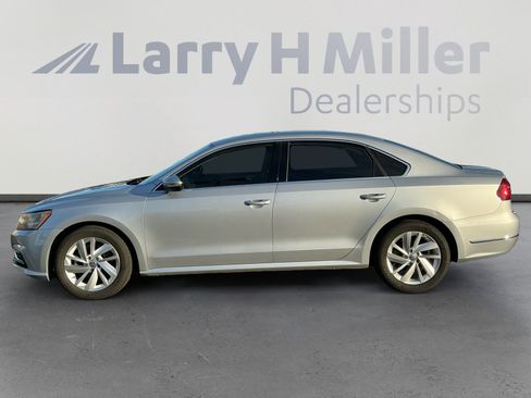 Used 2018 Volkswagen Passat 2.0T SE image 2