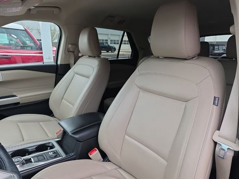 Used 2023 Ford Explorer XLT w/ Equipment Group 202A image 15