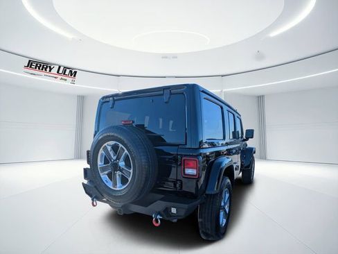 Used 2021 Jeep Wrangler Unlimited Sahara image 3