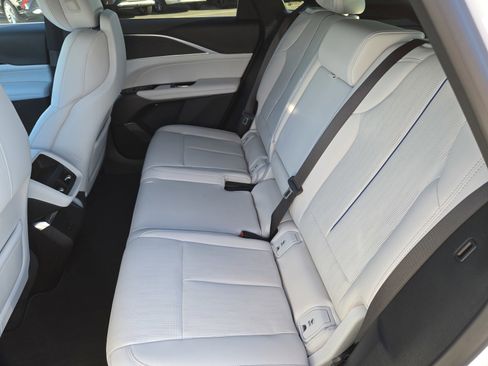 Used 2025 Cadillac Lyriq Luxury image 9