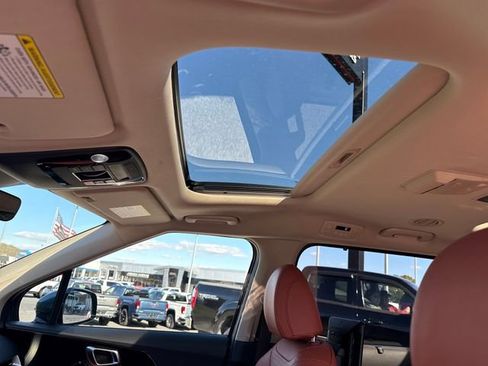 Certified 2024 Kia Carnival SX Prestige image 21