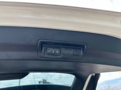 Certified 2022 Ford Explorer XLT w/ Equipment Group 202A AWD/4WD image 27