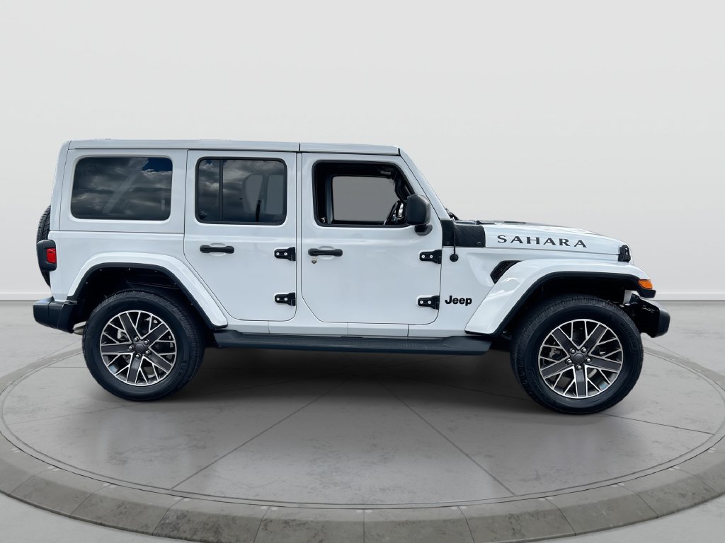 Used 2021 Jeep Wrangler Unlimited Sahara AWD/4WD image 9