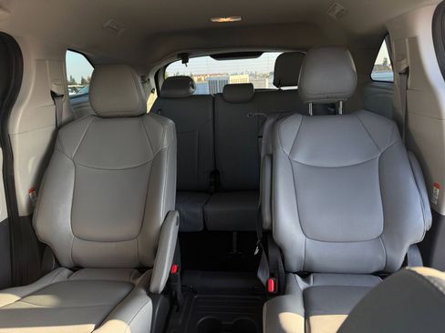 Used 2024 Toyota Sienna XLE image 38