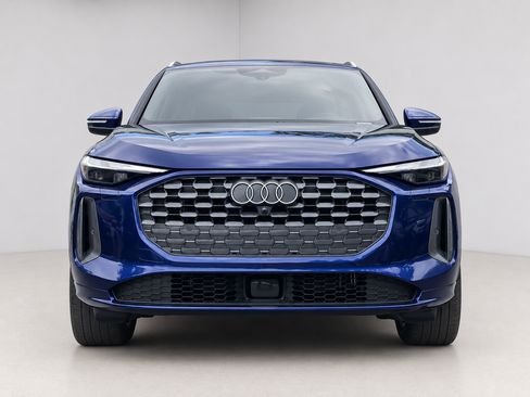 Certified 2025 Audi Q5 Premium w/ Convenience Package AWD/4WD image 2