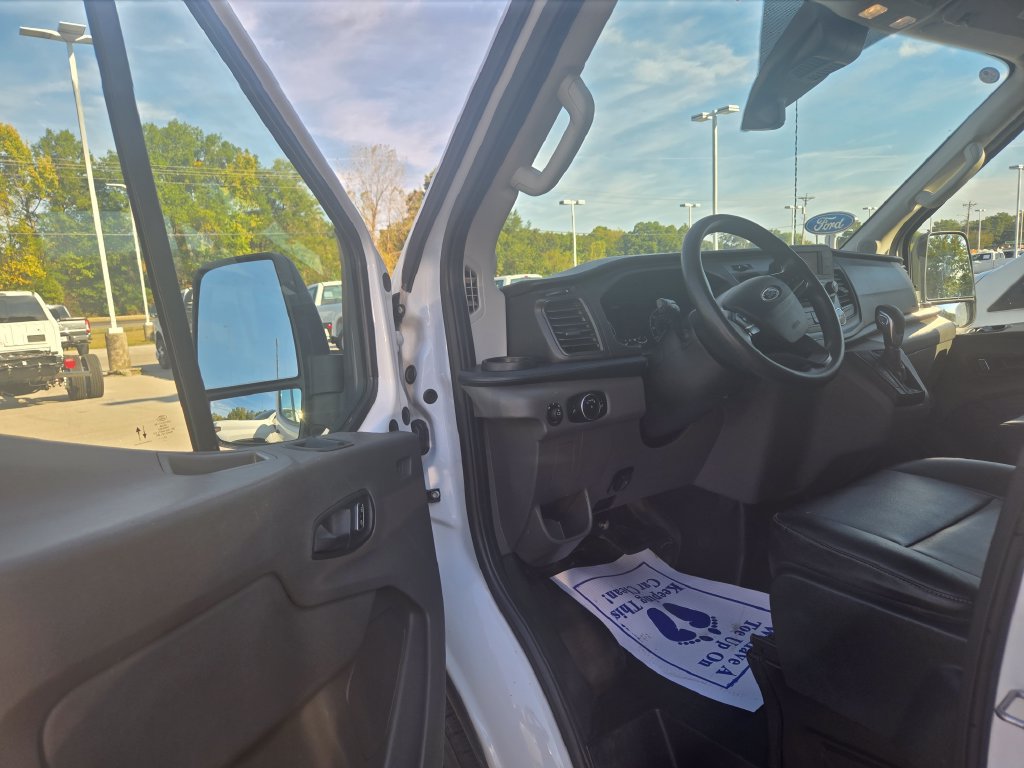 Used 2023 Ford Transit 350 DRW RWD image 5