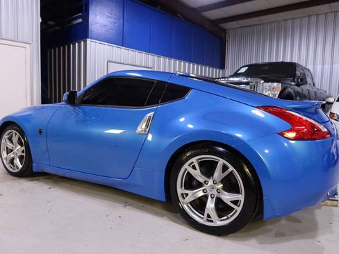 Used 2009 Nissan 370Z Touring w/ Sport Pkg image 2