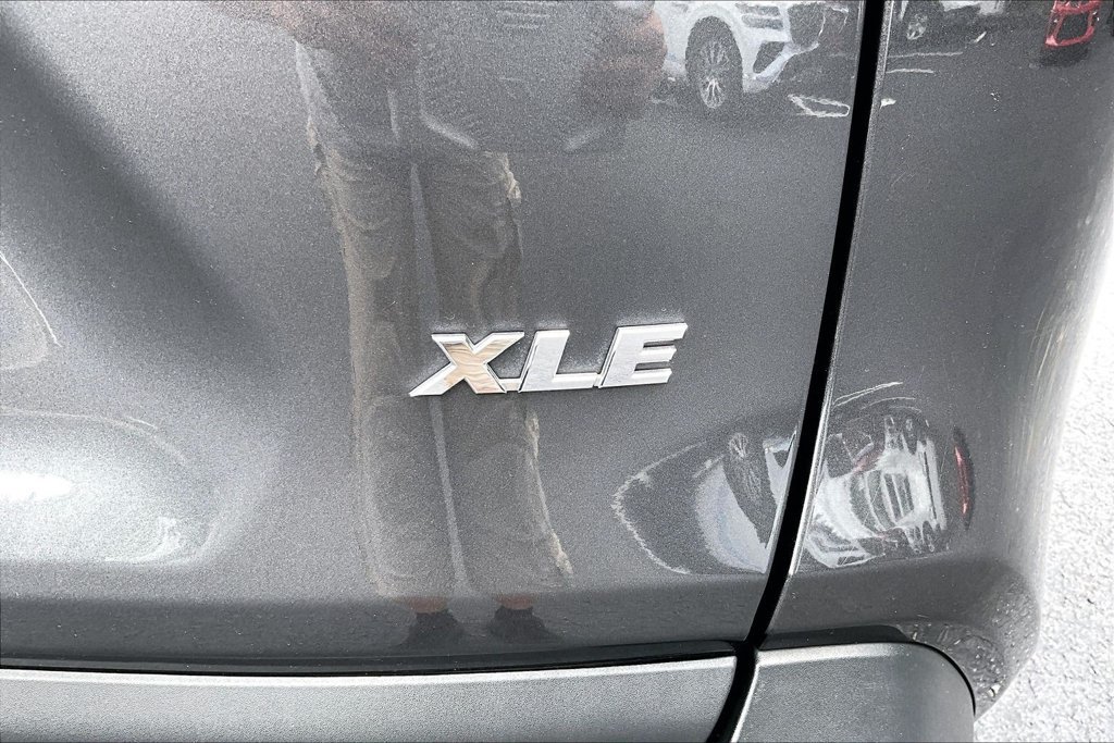 Used 2024 Toyota RAV4 XLE FWD image 24