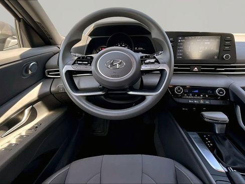 Used 2023 Hyundai Elantra SEL image 8