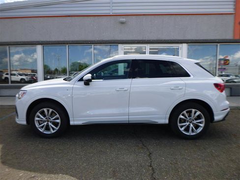 Used 2024 Audi Q3 2.0T Premium AWD/4WD image 2