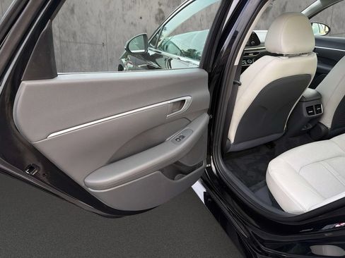 Used 2020 Hyundai Sonata SEL w/ Premium + Sunroof Package FWD image 16