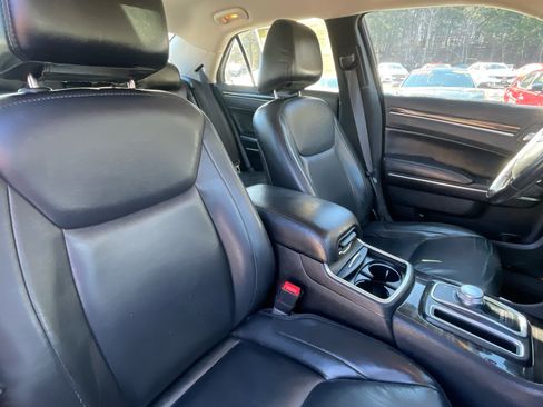 Used 2015 Chrysler 300 Limited image 28