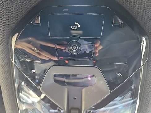 Used 2024 BMW 740i xDrive image 46