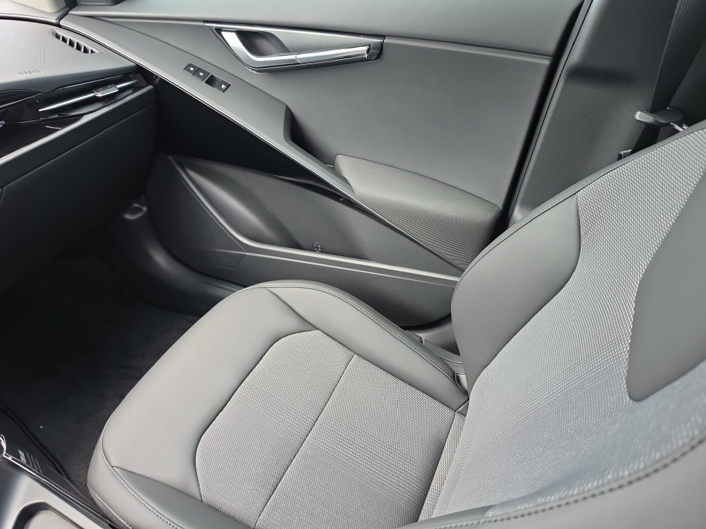 New 2026 Kia Niro Wind FWD image 16