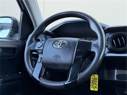 Used 2016 Toyota Tacoma SR image 8